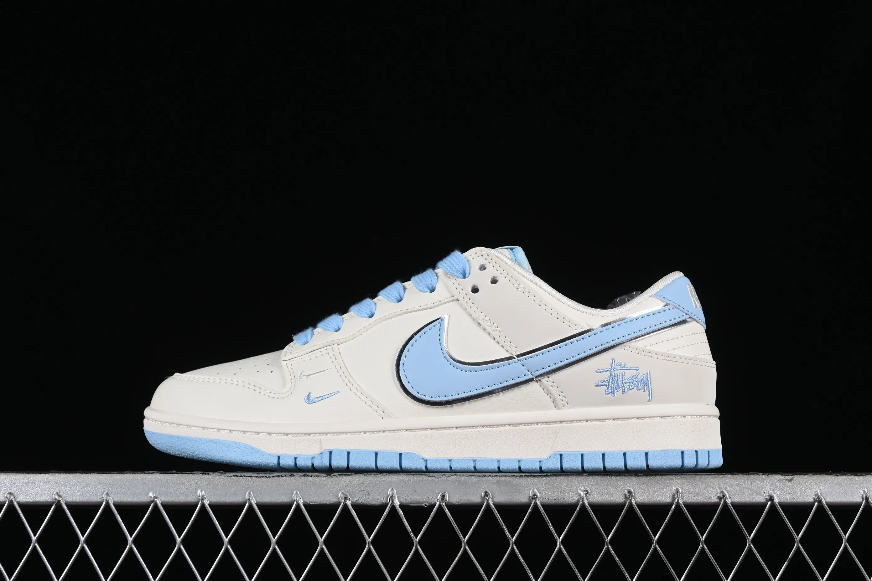 All Categories Nk SB Dunk Series Nk SB Dunk Low Low-top sneakers Stussy x Nk Dunk Low Stussy-Mi white blue hook SB low-top casual sneakers DQ1098-380